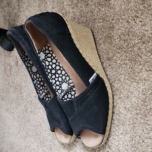 Toms open toe wedges black women's 7.5.